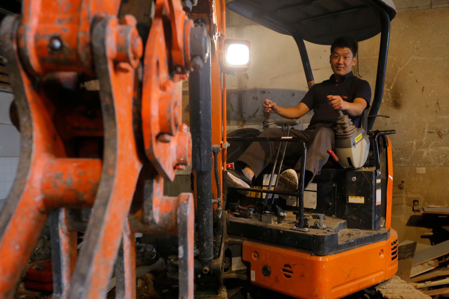 作業中の男性