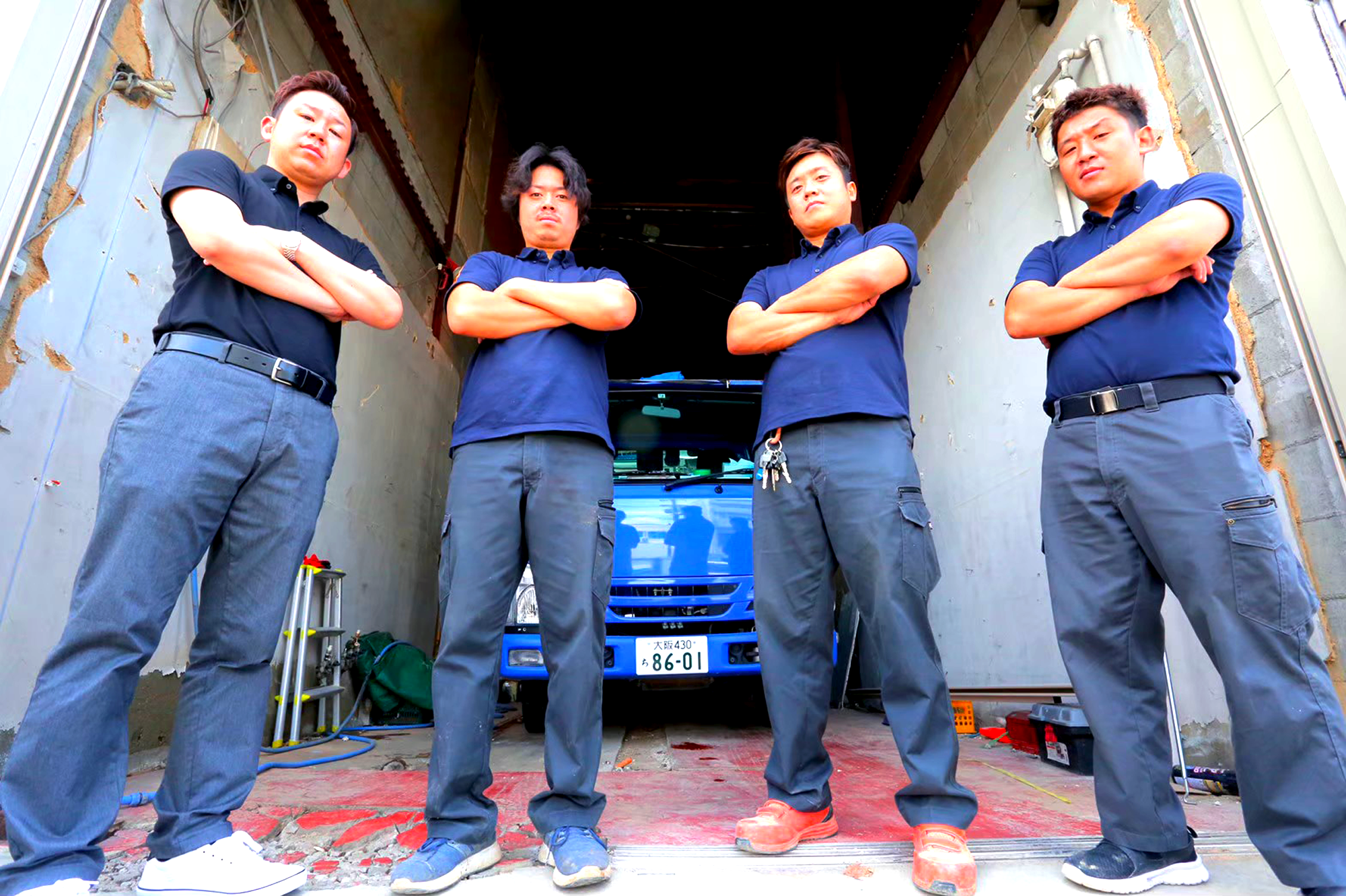 男性4人の写真